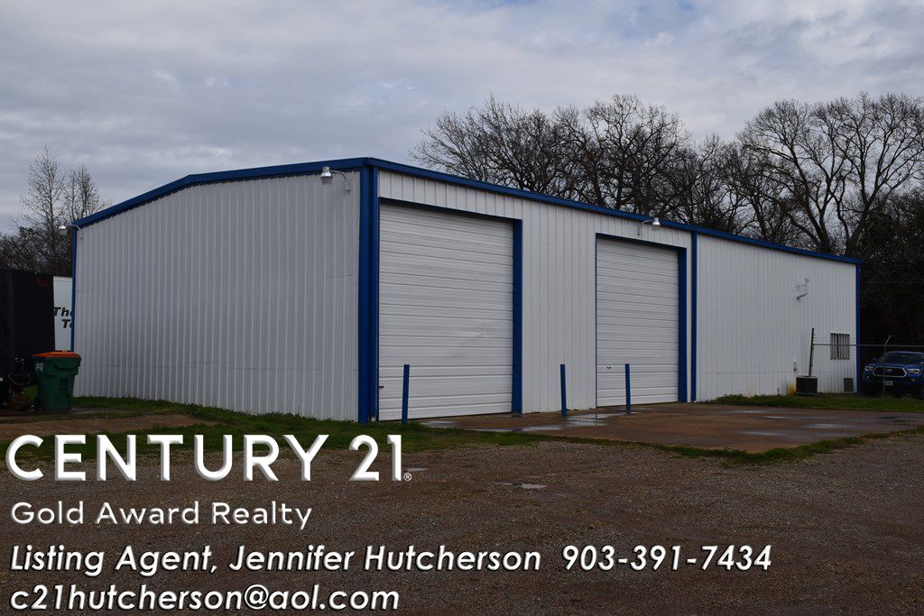 2233 W Point Tap Rd, Palestine, TX 75803
